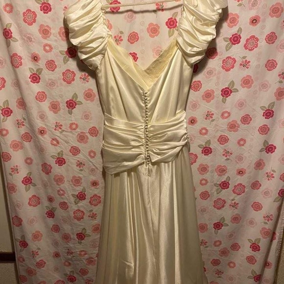 Vintage Wedding Dress - Picture 12 of 16